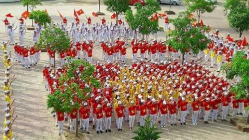 Các Liên đội trường học Thành đoàn Hà Tĩnh tổ chức hoạt động sân trường, xếp hình bản đồ Việt Nam, cờ Tổ quốc mừng sinh nhật Bác Hồ kính yêu